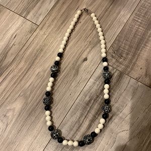 White Necklace with beautiful mosaic look🌷